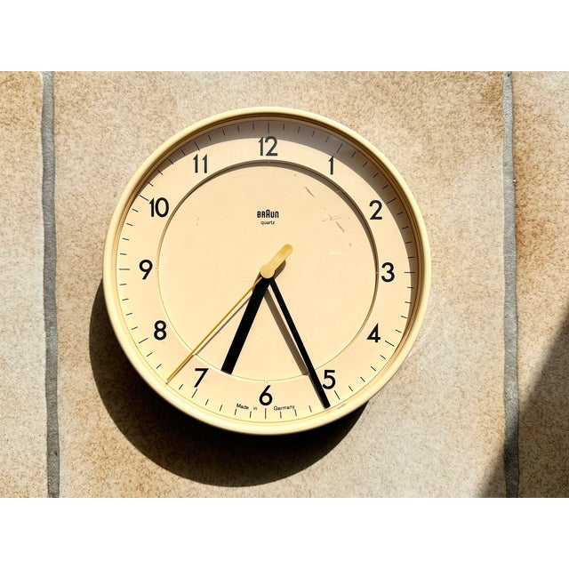 Beige Quartz Wall Clock Type Abk 31 No. 4781 in Plastic by Dietrich Lubs for Braun Ag, Germany, 1980s For Sale - Image 8 of 9