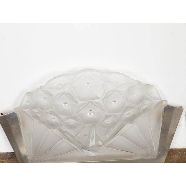 Early 20th Century Art Deco Period Molded Glass Wall Sconces in Silvered Metal Mounts - Pair For Sale In Atlanta - Image 6 of 10