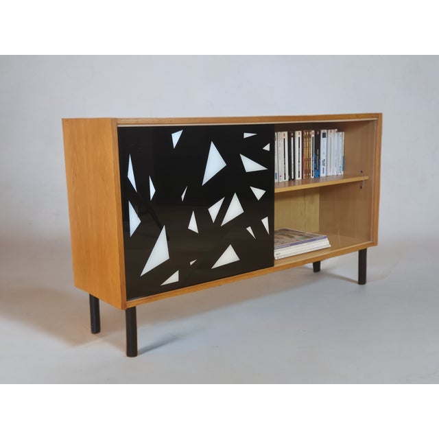 Model U-470 Display Cabinet from Interier Praha, 1960s For Sale - Image 4 of 12