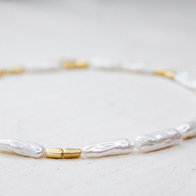 White Peonies Baroque Pearls Gold Bead Necklace For Sale - Image 4 of 7