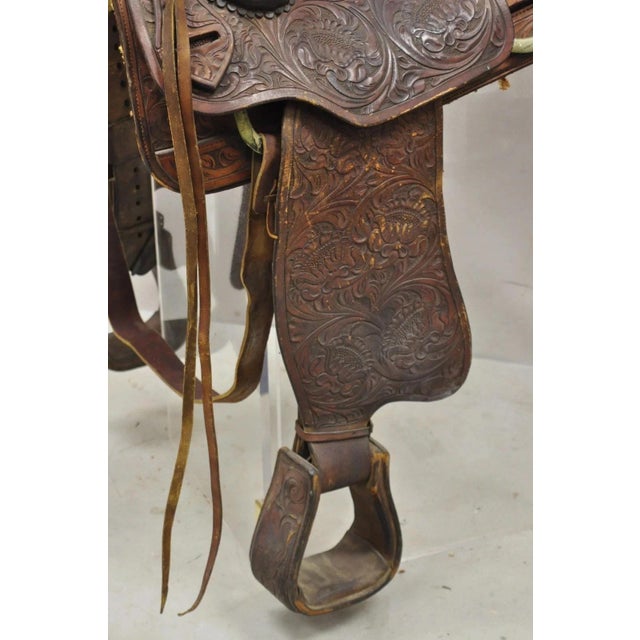 Brown Vintage ML Leddy's Brown Tooled Leather Western Show Horse Saddle For Sale - Image 8 of 12