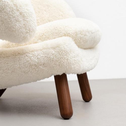 Pelican Chairs in Sheepskin by Finn Juhl, 2000s, Set of 2 For Sale - Image 10 of 14