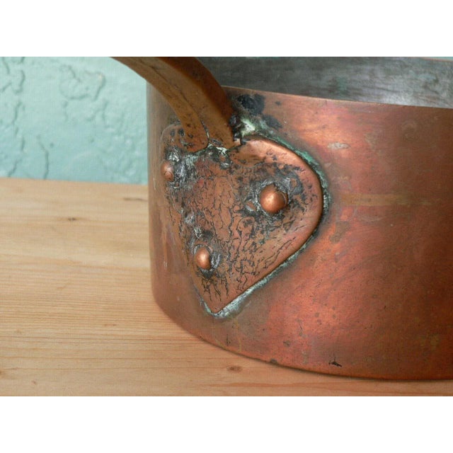 French Country 1800s Antique Copper Cooking Pot With Hand-Forged Long Dovetail Handle For Sale - Image 3 of 6