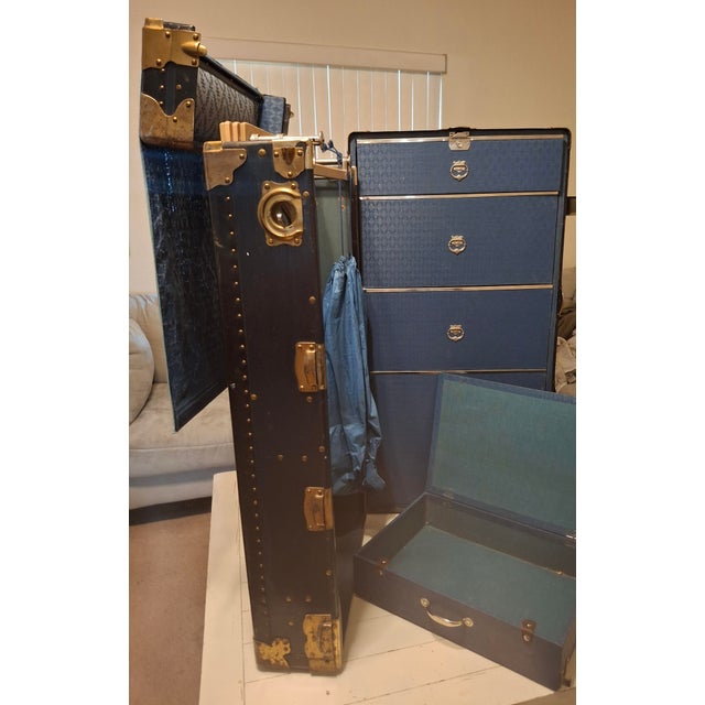 Roaring 20s, Beautiful Early Wheary Wardrobe Steamer Trunk For Sale - Image 4 of 10