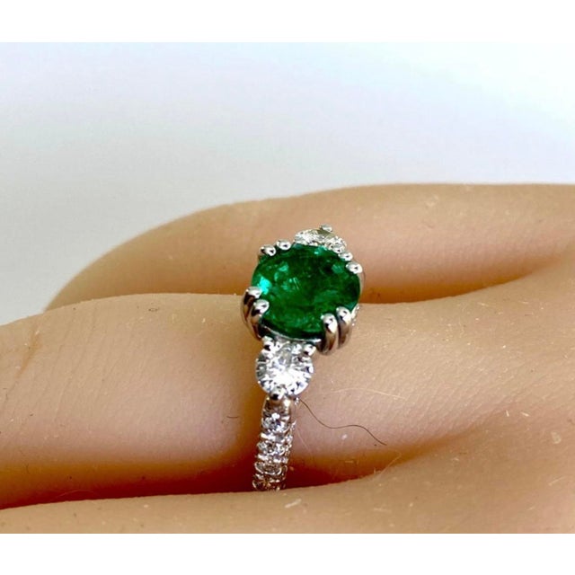 2020s Gia Certified Colombian Emerald Diamond 2.85 Carat 18 Karat Gold Cocktail Ring, Size 6.5 For Sale - Image 5 of 8
