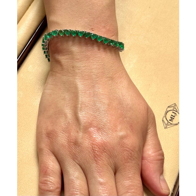 30 Ct Natural Heart Shape Emerald Cocktail Tennis Bracelet 14 Kt White Gold 7 For Sale - Image 11 of 18