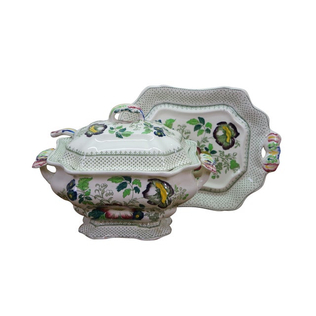 Antique Mason's Ironstone large soup tureen in the Paynsley pattern, featuring a white body with green geometric borders...