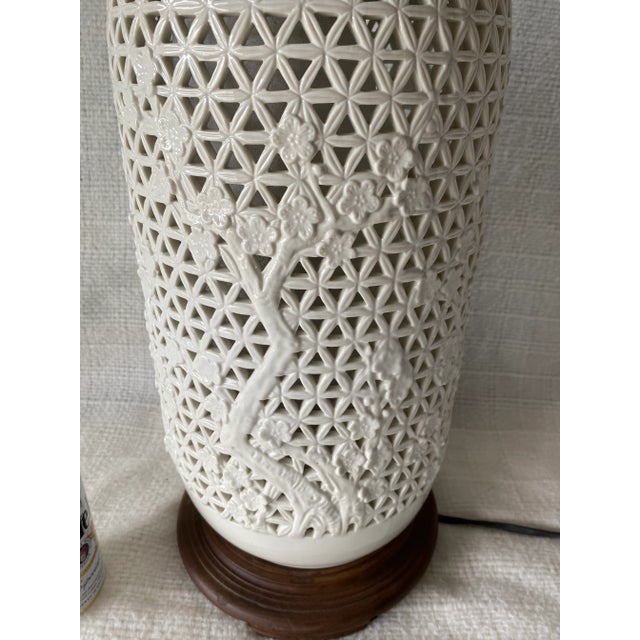 Chinoiserie 1970s Vintage Chinoiserie Hollywood Regnecy Blanc De Chine Pierced Porcelain Lamp For Sale - Image 3 of 5