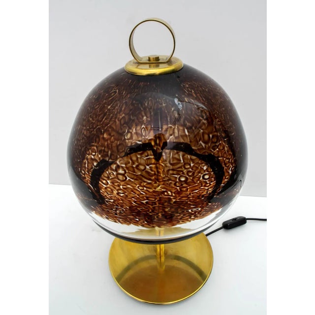 Mid-Century Italian Murano Glass and Brass Table Lamp from Leucos, 1970s For Sale - Image 4 of 8