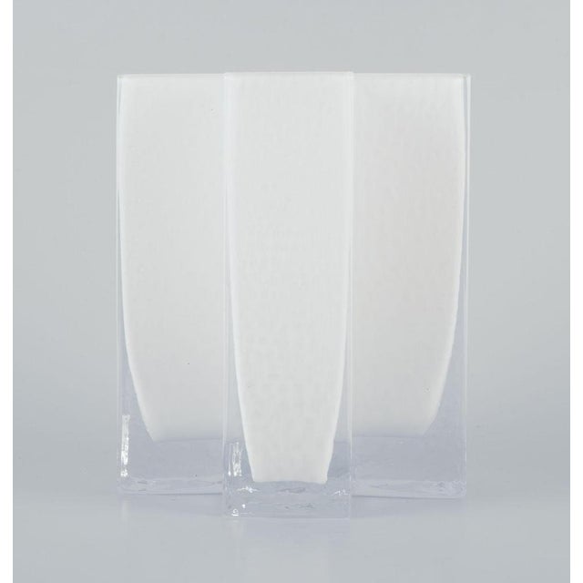 Cross Vase in White and Clear Art Glass by Bodil Kjær for Gullaskruf, Sweden, 1960s For Sale - Image 4 of 8