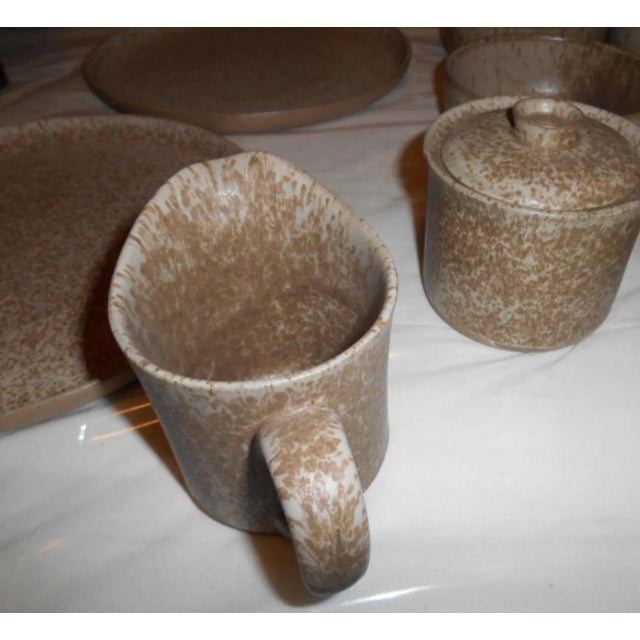 Brown Mid Century Signed Martz Pottery Ceramic Plate Dinnerware 31 Pcs Last Markdown For Sale - Image 8 of 12