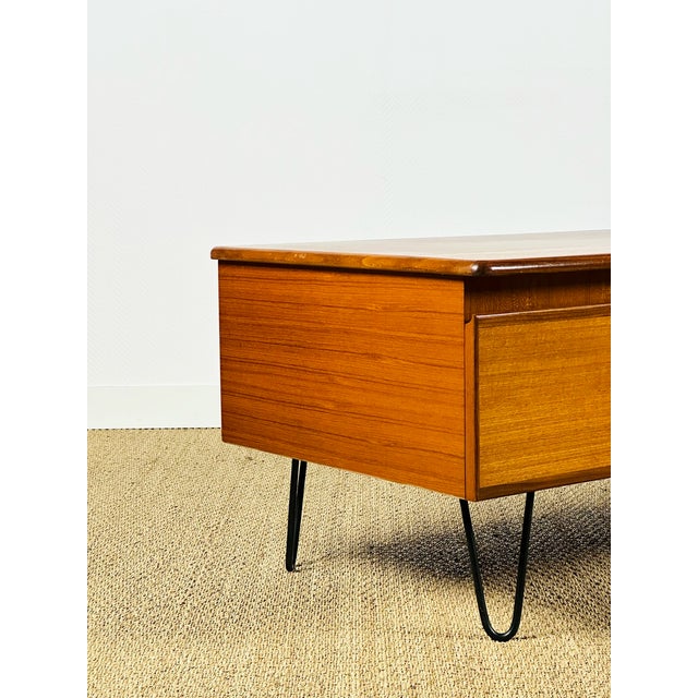 Low Scandinavian Sideboard in Teak and Hairpin Legs, 1960 For Sale - Image 12 of 18