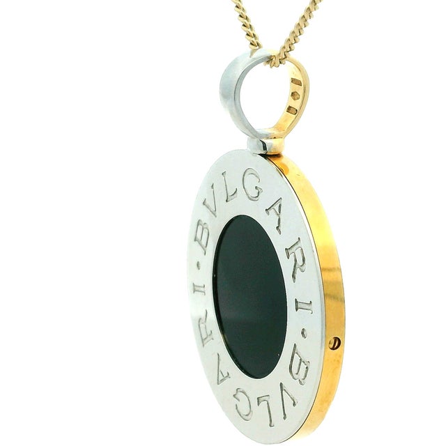 Modern 1990s Bulgari Reversible Onyx and Mother-of-Pearl 18k Gold Pendant For Sale - Image 3 of 10