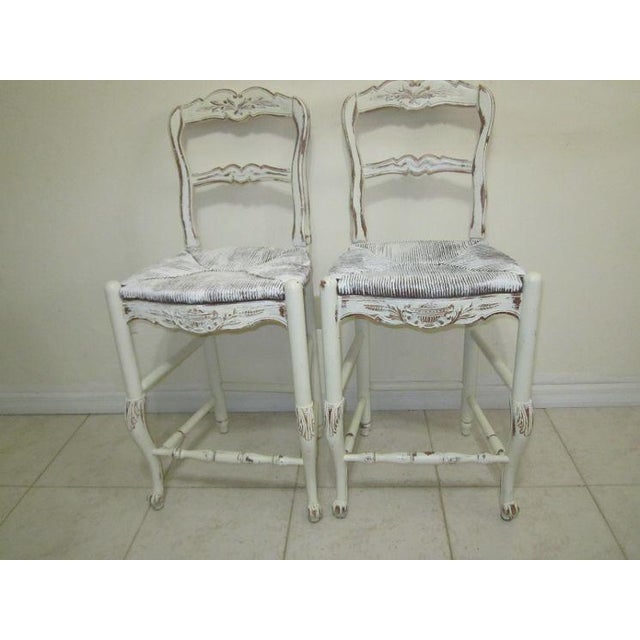 1980s Mid Century Rustic French Country Stools White Shabby Chic Rush Seat Straw Set of 2 For Sale - Image 12 of 12