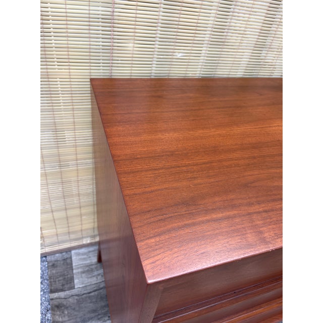 Newly Refinished Mid-Century Modern Sculptural 9-Drawers Dresser. Circa 1960s. For Sale - Image 15 of 18