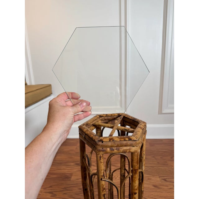 Hollywood Regency Burnt Bamboo Hexagon Glass Top Drink Accent Table For Sale - Image 11 of 11