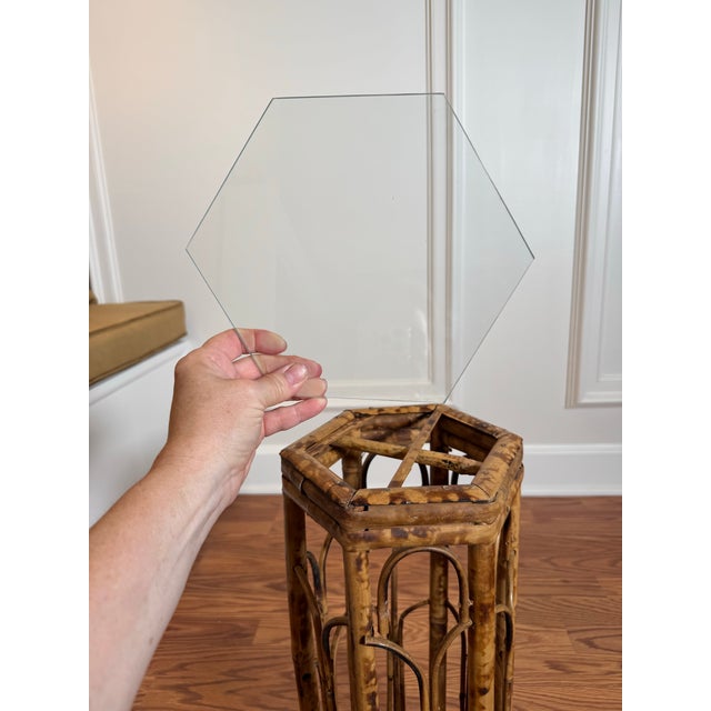 Vintage Hollywood Regency Tortoiseshell Burnt Bamboo Hexagon Glass Top Drink Accent Table For Sale - Image 11 of 11