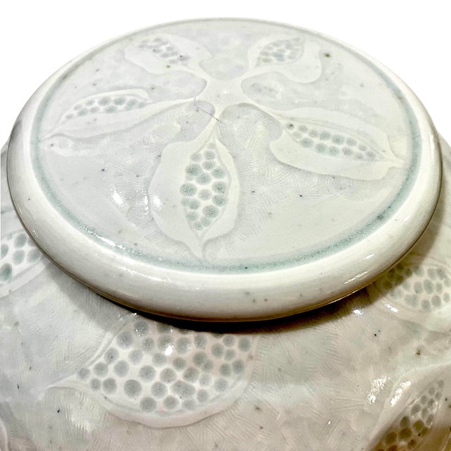 Mid-Century Modern 1980's Celadon Porcelain Moon Jar With Lid - Ken Edwards Montana Potter For Sale - Image 3 of 11