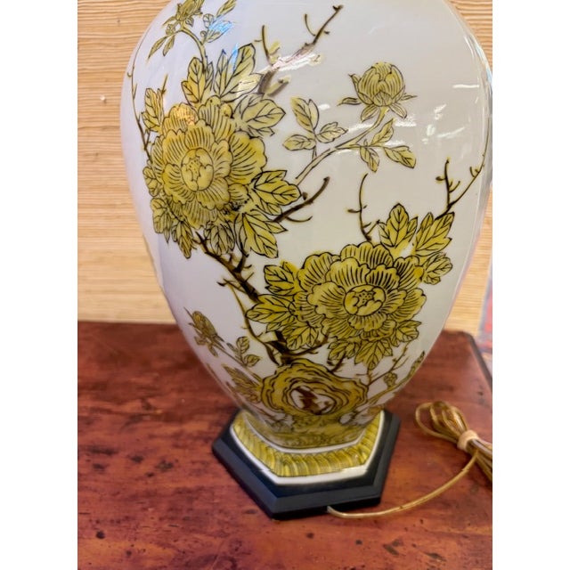 Wood Mid Century Chinoiserie Porcelain Ginger Jar Lamp With Imari Design, Attributed to Marbro Lamp Company For Sale - Image 7 of 8
