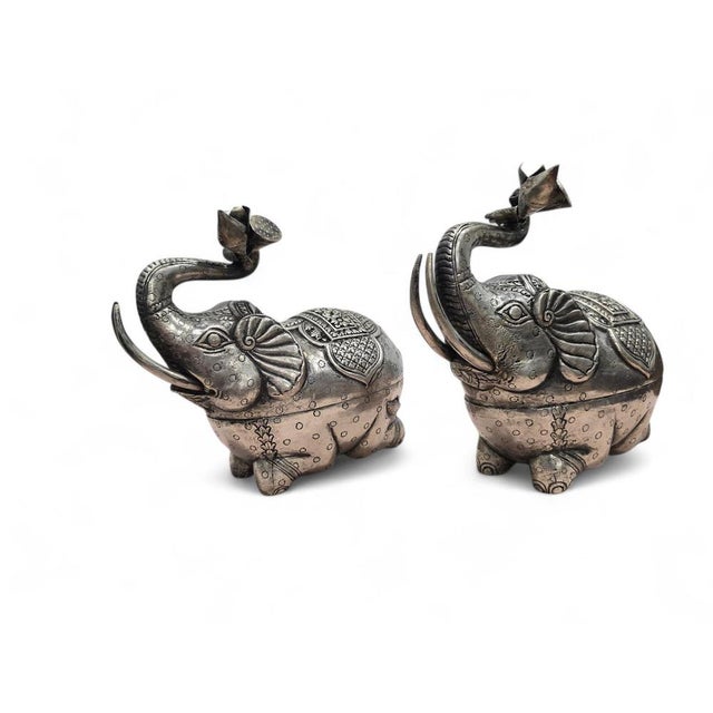 Late 19th Century Antique Indian Silver Elephant Boxes with Floral Decoration, 1890, Set of 2 For Sale - Image 5 of 15
