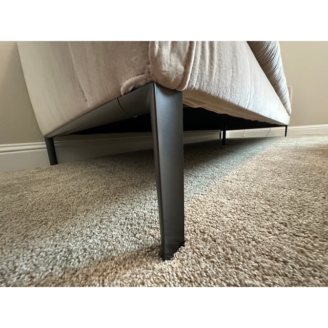 Molteni Paul Sofa 102" Vincent Van Duysen - Like New Condition For Sale In Houston - Image 6 of 13