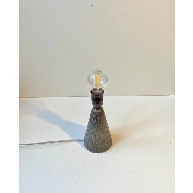 Small Vintage Scandinavian Fluted Ceramic Table Lamp by Elisabeth Loholt, 1950s For Sale - Image 6 of 10