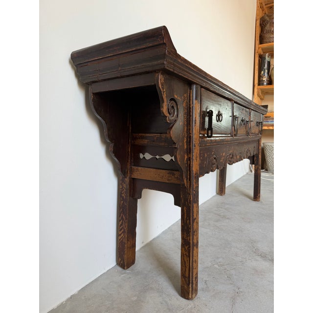 Vintage Chinese Black Lacquer Altar Console Table With Hand-Carved Apron For Sale In Miami - Image 6 of 12