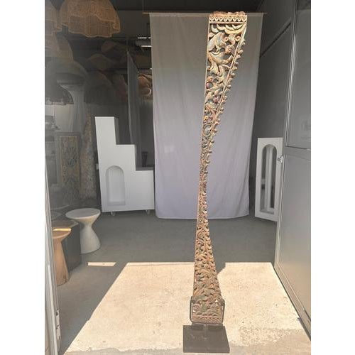 Indonesian Construction Element in Carved Wood with Intertwined Plant Motifs Mounted on a Base For Sale - Image 9 of 18