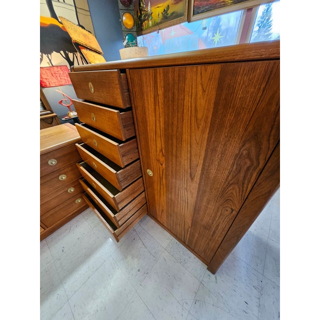 Brass 1960s D-Scan Dresser Set. 12 Drawer LowBoy and Gentlemans Dresser Set, 2 Pieces For Sale - Image 8 of 9