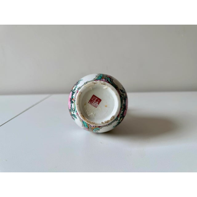Mid 20th Century Rose Medallion Chinese Porcelain Hand Painted Vase For Sale - Image 4 of 7