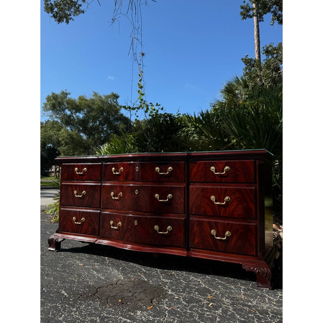 Beautiful vintage Thomasville mahogany dresser featuring a timeless traditional silhouette and rich, dramatic mahogany...