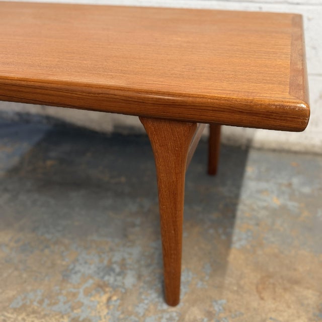 Danish Modern Teak Coffee Table With Pull-Out Extension Johannes Andersen, Attributed Circa 1960s For Sale In New York - Image 6 of 9