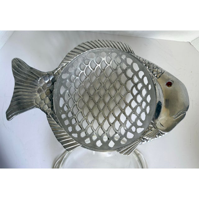 1981 Arthur Court Figurative Fish Serving Bowl With Pyrex Glass Insert For Sale In Los Angeles - Image 6 of 11