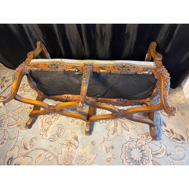 Late 20th Century Louis XV Style Carved Wood Window Bench in Leopard & Floral Tapestry For Sale - Image 10 of 12