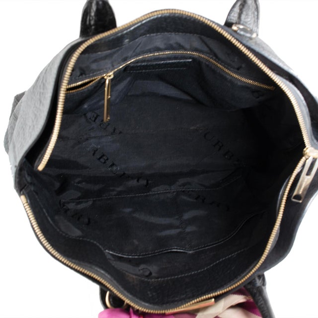 Burberry Dewsbury Medium Black Heritage Grain Leather Tote Bag For Sale In Houston - Image 6 of 13