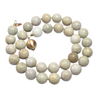 Vintage Jade Necklace With Gold Clasp For Sale