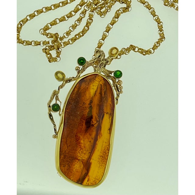 Gemstone Natural Amber Tsavorite and Yellow Sapphire Necklace / Pin 18 Karat Yellow Gold For Sale - Image 7 of 18