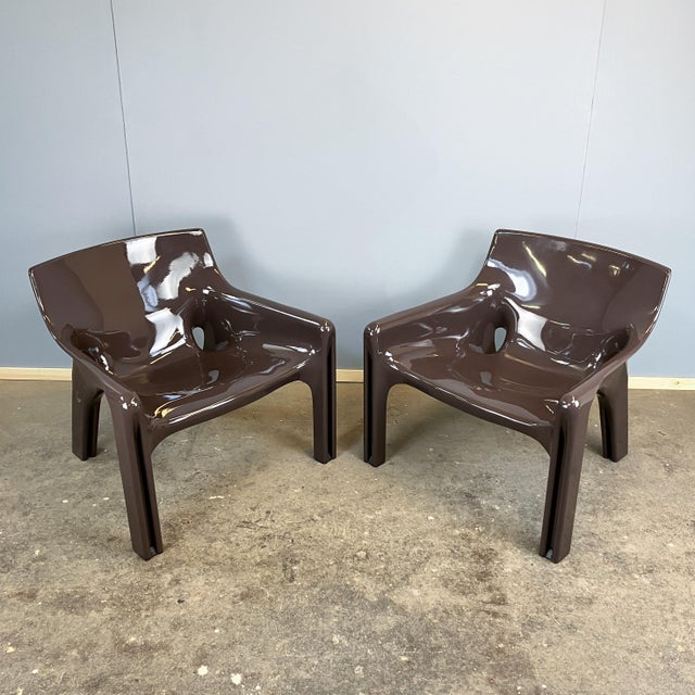 Plastic Plastic Vicario Armchairs with Fiberglass by Vico Magistretti for Artemide, 1970s, Set of 2 For Sale - Image 7 of 15
