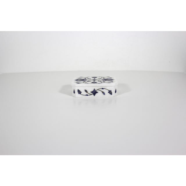 White Vintage Marble Box Inlaid With Lapis Lazuli and Mother of Pearl For Sale - Image 8 of 13