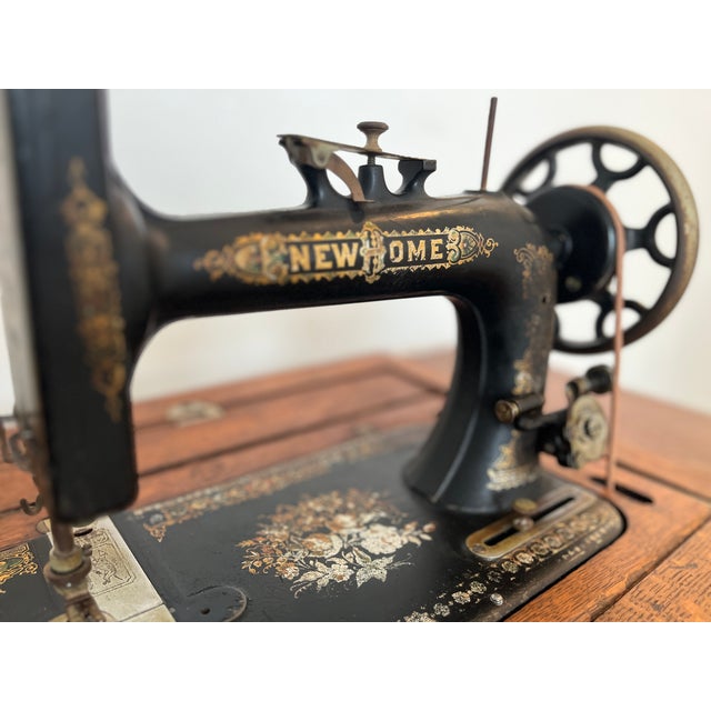 Brown Antique 1903 'New Home' Treadle Sewing Machine Series B in Oak Cabinet Working Condition For Sale - Image 8 of 12