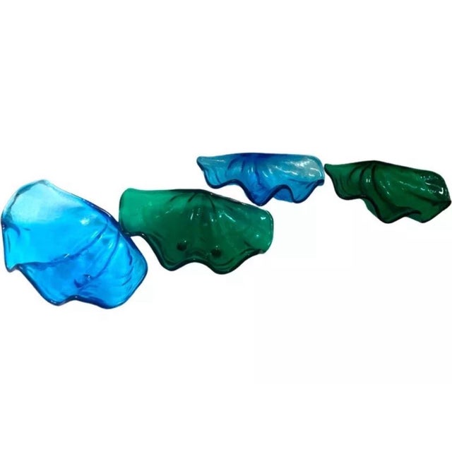 Mid Century Modern Multicolor Grainware Clam Shell Lucite Acrylic Salad Set of 4 Bowls For Sale - Image 4 of 9