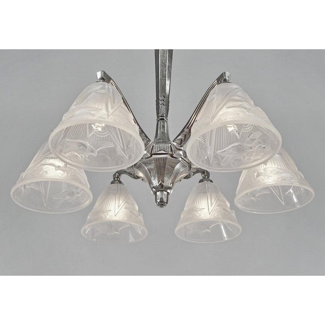 1920s Hettier & Vincent & Hanots French Art Deco Chandelier 1930s - Frosted Birds Glass For Sale - Image 5 of 14