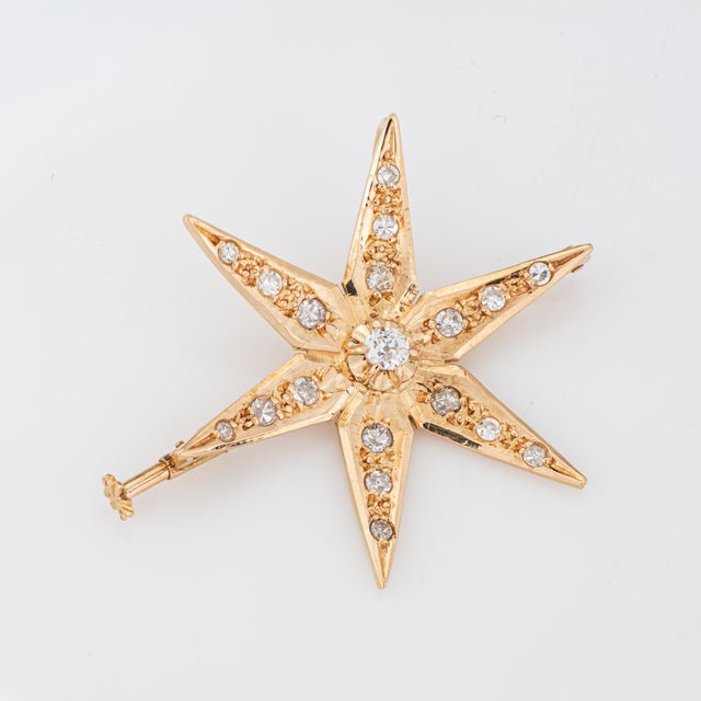 Chic vintage Mid Century diamond star pendant crafted in 14 karat yellow gold (circa 1950s to 1960s). One center set...
