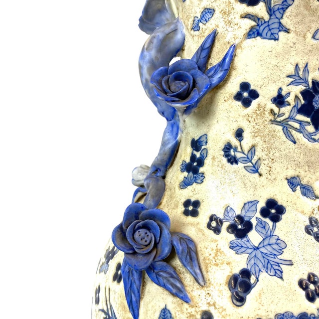 Late 20th Century Chinoiserie Porcelain Vase With Birds and Blue Flowers For Sale - Image 4 of 11