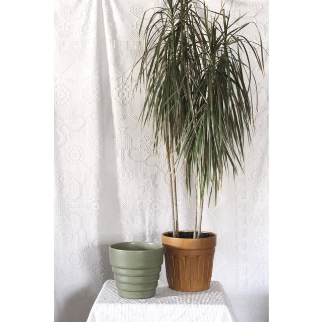 Mid-Century Modern 1960s Very Large Green Haeger Planter For Sale - Image 3 of 7