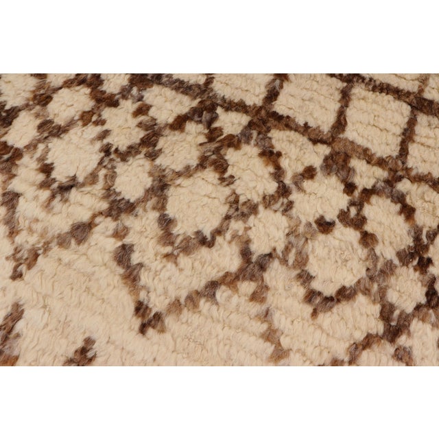 Moroccan Trellis Beige/Brown Wool Rug - 5'1'' X 8'1'' For Sale - Image 4 of 10