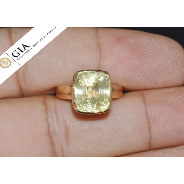 Contemporary GIA Certified Natural 11.45cts Ceylon Yellow Sapphire 18K Solid Gold Bezel Dome Ring, size 7 For Sale - Image 3 of 10