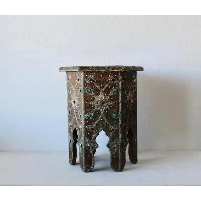 Moroccan Bronze Silver Finish Hexagon Wood Metal Inlay End Table For Sale - Image 4 of 11