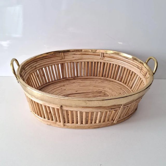 Beautiful oval serving basket, made in Italy in the 1970s. Very rare in size, this oval serving basket is made of natural...