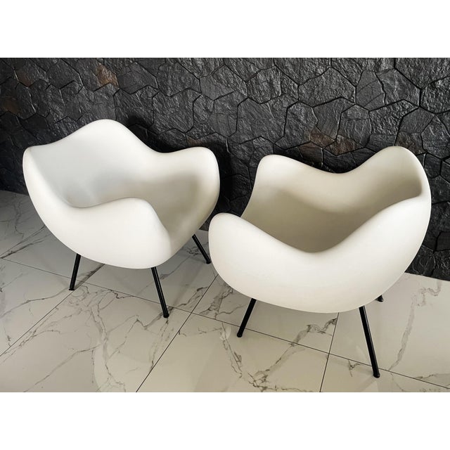 Early 21st Century Mid-20th Century Modernism White RM58 Armchairs by Roman Modzelewski for Vzór, 2016, Set of 2 For Sale - Image 5 of 18